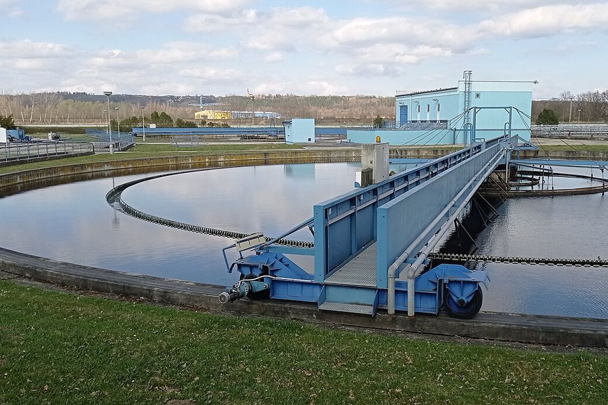 Sedimentador circular de una planta de tratamiento de agua